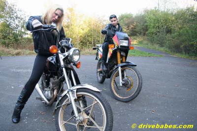 Girls_kickstarting_motorcycles_06l