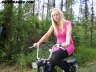 Pedal_starting_lady_01l