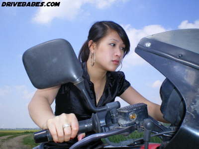 Revving_motorbikes_asian_girl_04l